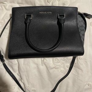 MICHAEL KHORS PURSE NEVER USED